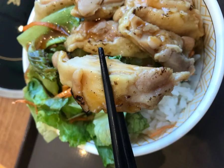 照烧和油炸的味道你更喜欢哪种呢？食其家的照烧鸡肉饭和炸鸡块测评~