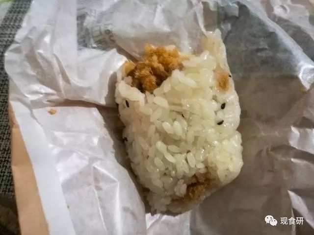 出乎意料的好吃，肯德基油条肉酥饭团测评