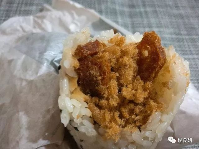 出乎意料的好吃，肯德基油条肉酥饭团测评