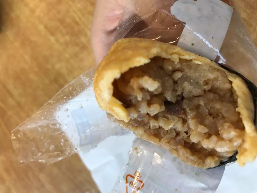 全家的蛋包和风鸡肉拌饭团，听起来很丰富的样子哦