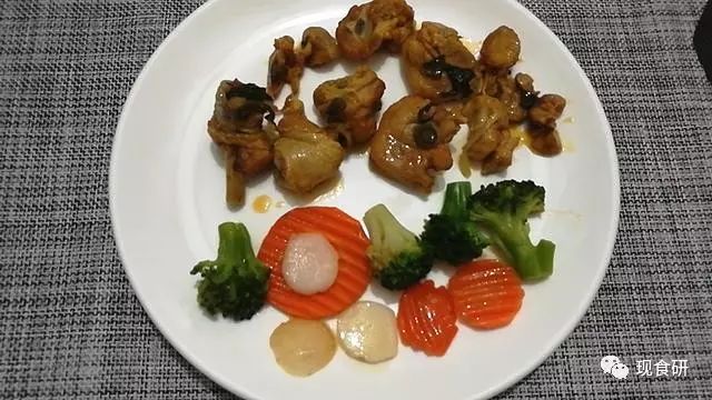 老坛酸菜鸡块饭 迟来的肯德基新品测评 深夜食堂做这个也不会有那么多吐槽