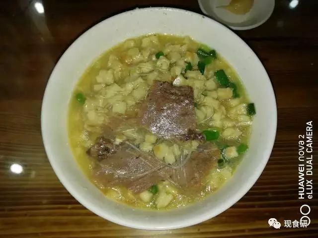 去陕西不得不吃的美食：牛肉泡馍配糖蒜 予我千金亦不换