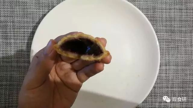 外皮酥脆馅料香甜软糯的小恶魔 肯德基红豆派测评